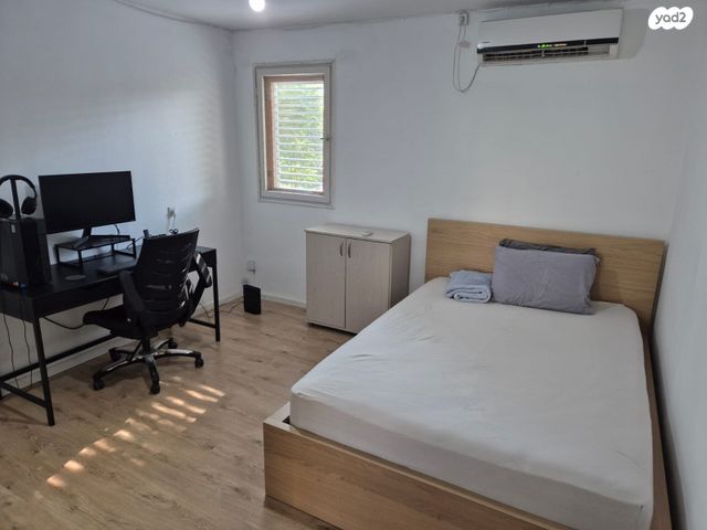 דירה, יציאת אירופה, תקומה, כפר סבא