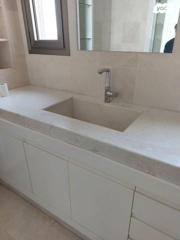 דופלקס, קרית הפרחים - 2005, רעננה