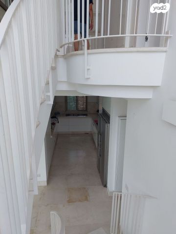 דופלקס, קרית הפרחים - 2005, רעננה