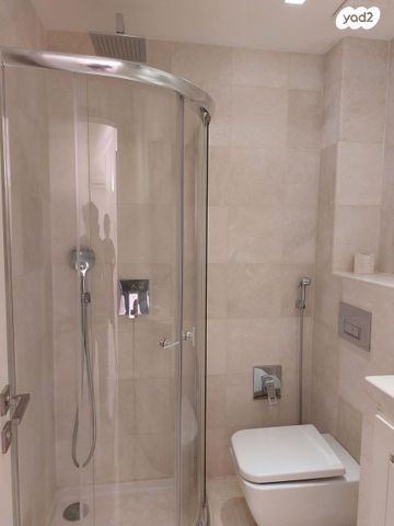 דופלקס, קרית הפרחים - 2005, רעננה