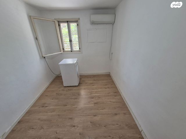 דירה, יציאת אירופה, תקומה, כפר סבא