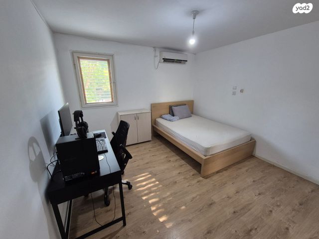 דירה, יציאת אירופה, תקומה, כפר סבא