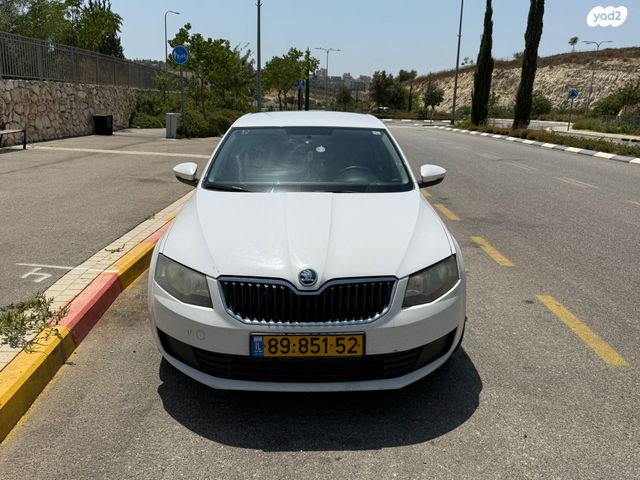 אוקטביה  Ambition אוט׳ בנזין סדאן 5 דל 1.2 (110 כ״ס)