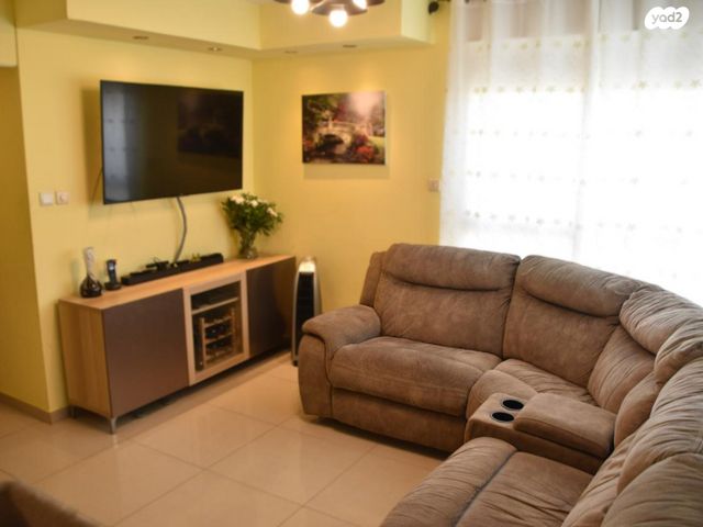 שדרות פנחס לבון 18