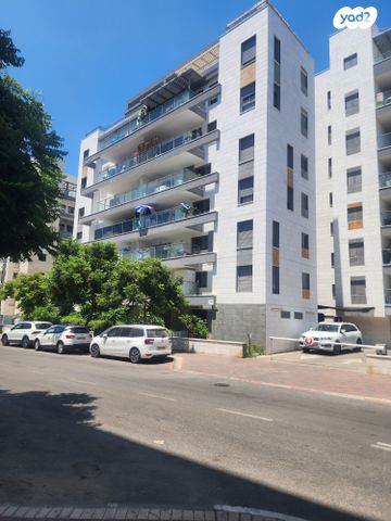 יחיאל צ'לנוב 15