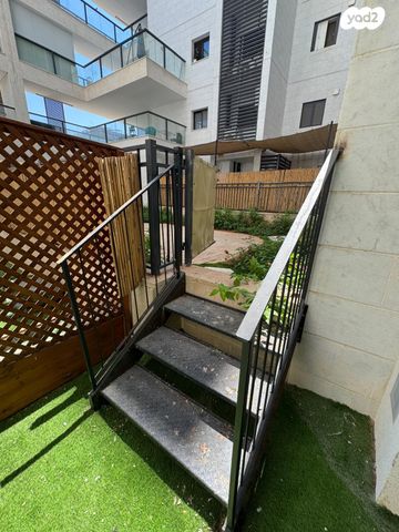 דירת גן, דגן, עמירם, פרדס חנה כרכור