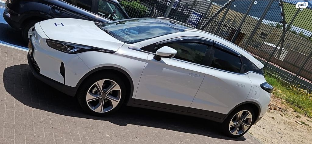 מודעת רכב ג׳ילי Geometry C