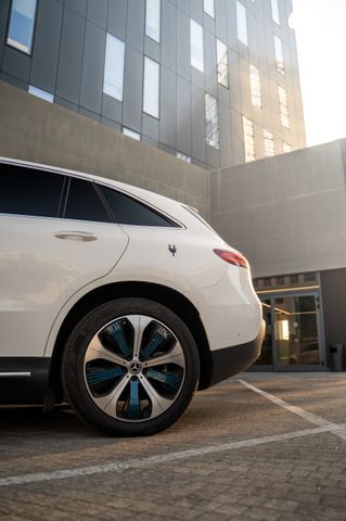 מרצדס-בנץ EQC