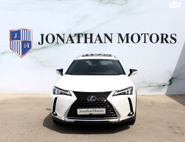 מודעת רכב לקסוס UX