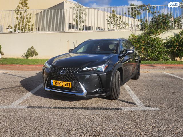 UX Takumi 250h היברידי אוט׳ 2.0 (152 כ״ס)