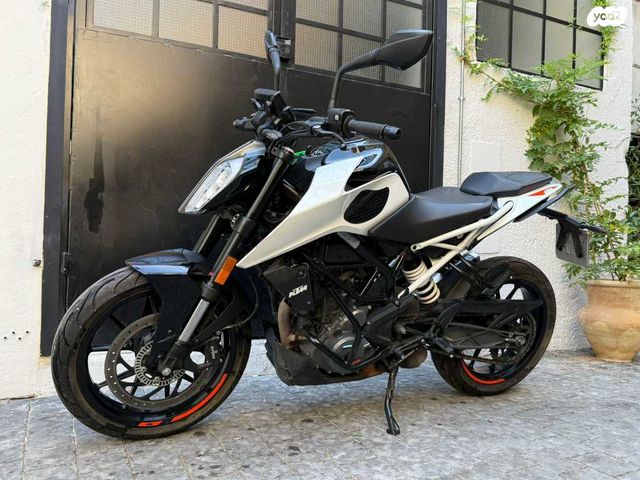 KTM Naked Duke 390
