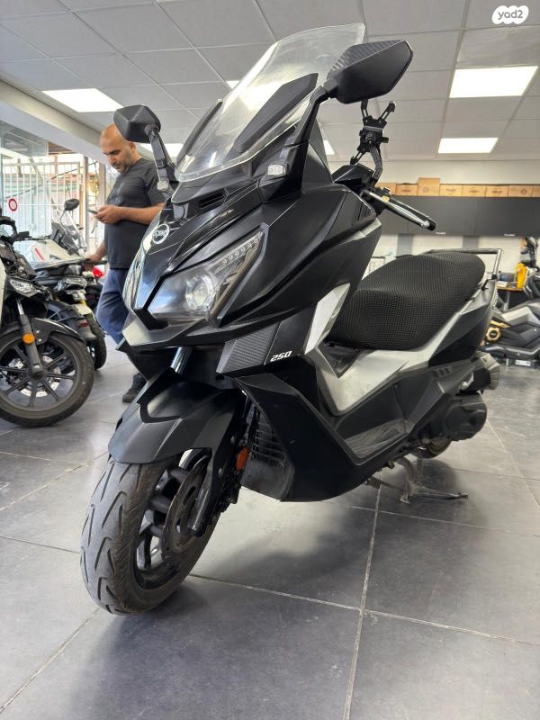 מודעת רכב סאן יאנג קרוזים 250
