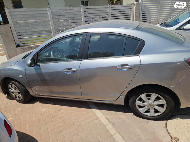 מודעת רכב מאזדה 3