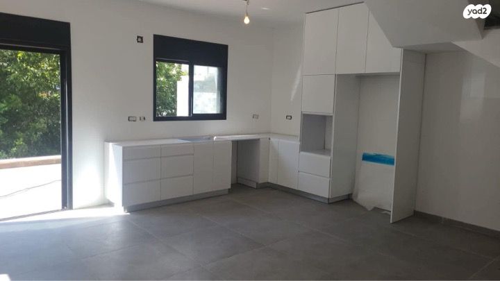 טריפלקס, ירושלים 11, מרכז העיר, חדרה