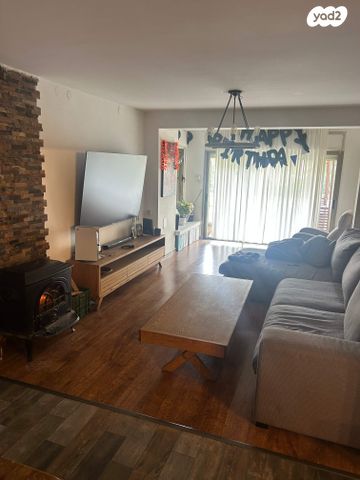 דירת גן, משעול יקינטון 4, קרית יערים, גבעת זאב