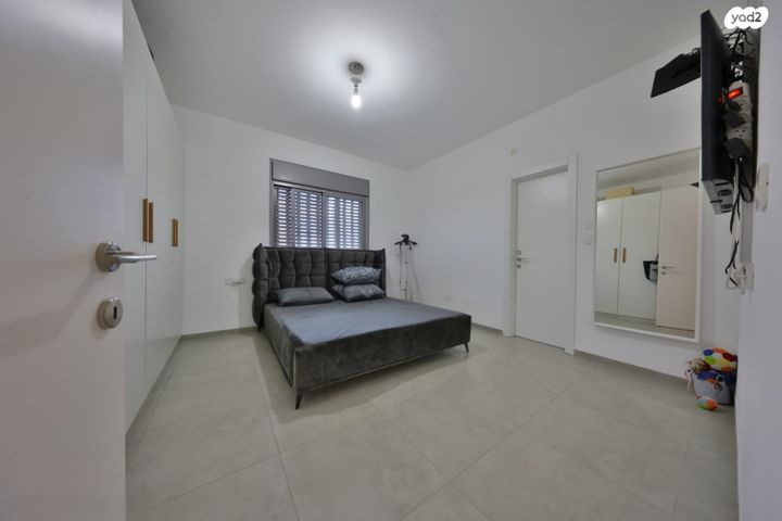 דירה, עפרה חזה, משכנות האומנים, קרית מוצקין