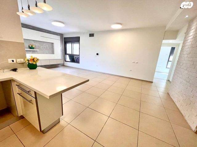 דירה, גולדה מאיר, הוד השרון