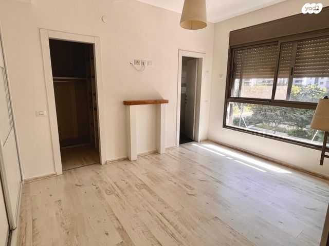 דירה, גולדה מאיר, הוד השרון