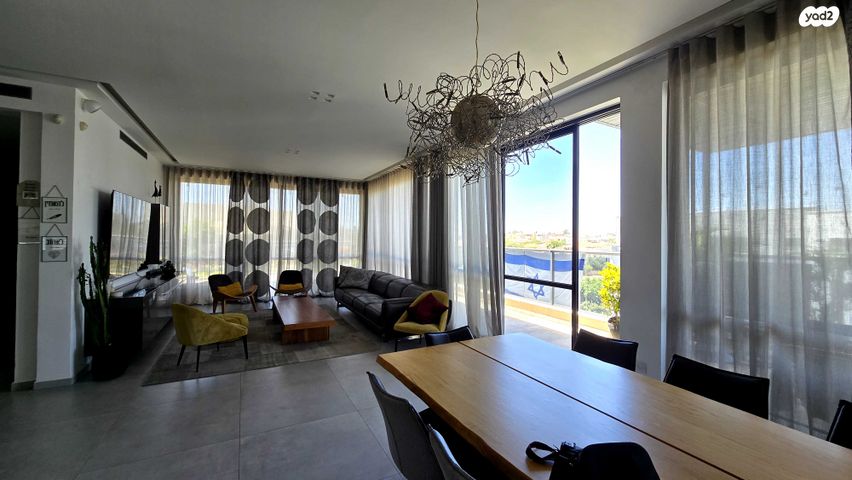 גג/ פנטהאוז, בר לב, מזכרת בתיה