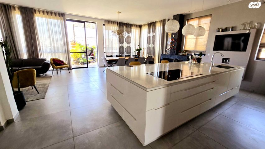 גג/ פנטהאוז, בר לב, מזכרת בתיה