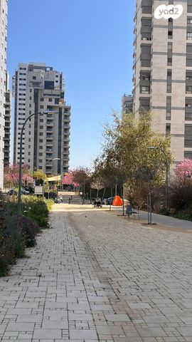 דירה, גולדה מאיר, הוד השרון