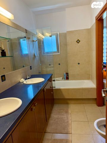 גג/ פנטהאוז, גולומב 33, ארלוזורוב, גבעתיים