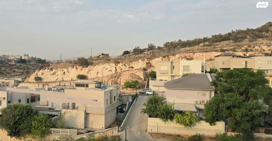 דו משפחתי, עץ אפרים