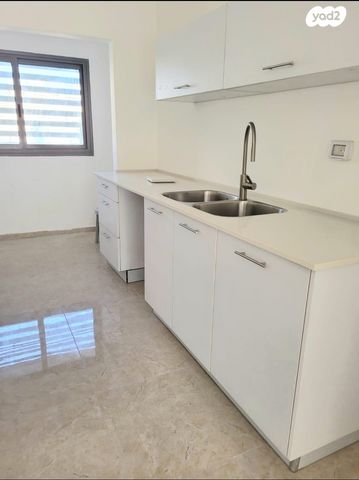 דירה, ההגנה, ג' / מרכז מזרח העיר, רחובות