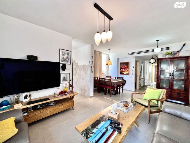 דירה, שדרות בן אב"י 54, רמת חן ובן ציון, נתניה