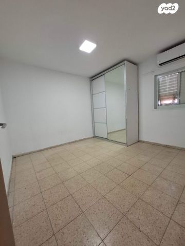 דירה, צביה לובטקין 38, נווה אליעזר וכפר שלם מזרח, תל אביב יפו