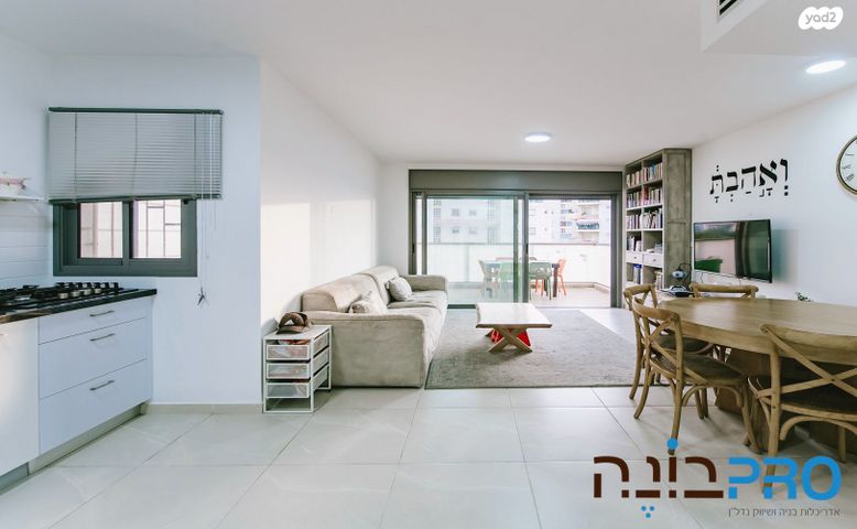 דירה, קלמן ביאלר, רחובות החדשה, רחובות