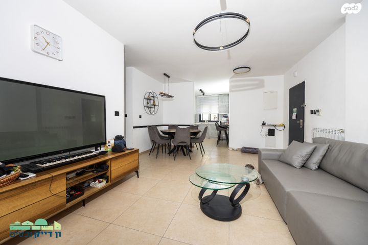 דירה, אהרון כהן, חומת שמואל, הר חומה, ירושלים