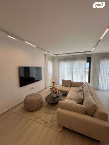 גג/ פנטהאוז, עיר, מרכז העיר, נהריה