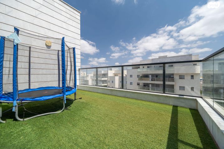 גג/ פנטהאוז, גרטרוד עליון 24, פסגות אפק, ראש העין