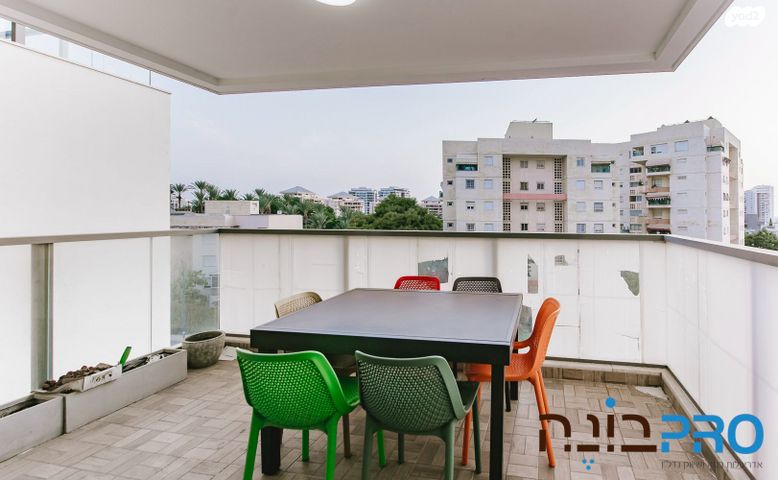 דירה, קלמן ביאלר, רחובות החדשה, רחובות