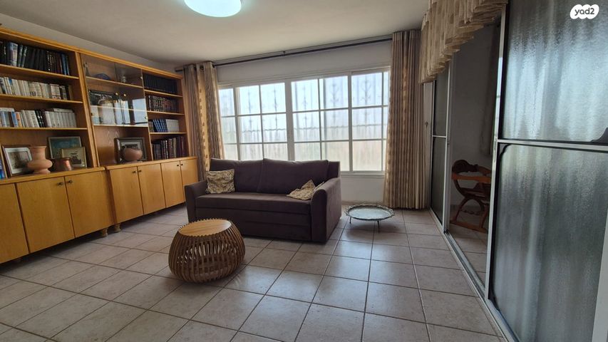 בית פרטי/ קוטג', הרב עוזיאל, שיכון ד, טבריה