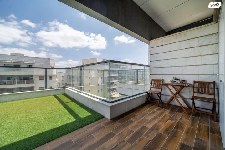 גג/ פנטהאוז, גרטרוד עליון 24, פסגות אפק, ראש העין