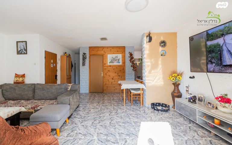 דירת גן, הפסגה 40, אריאל