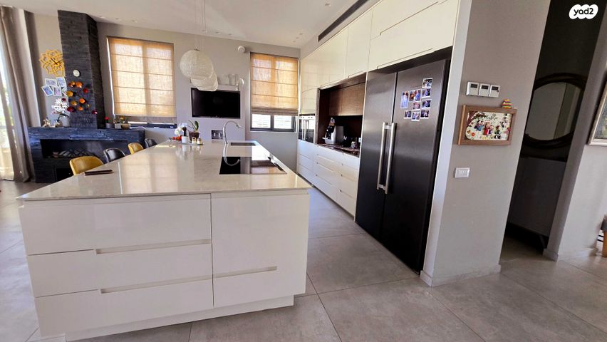 גג/ פנטהאוז, בר לב, מזכרת בתיה