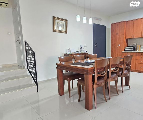 דו משפחתי, עץ אפרים