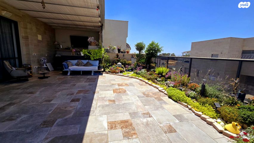 גג/ פנטהאוז, בר לב, מזכרת בתיה