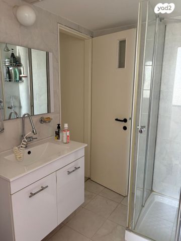 דירה, פנחס רוזן, רמת שרת, ירושלים