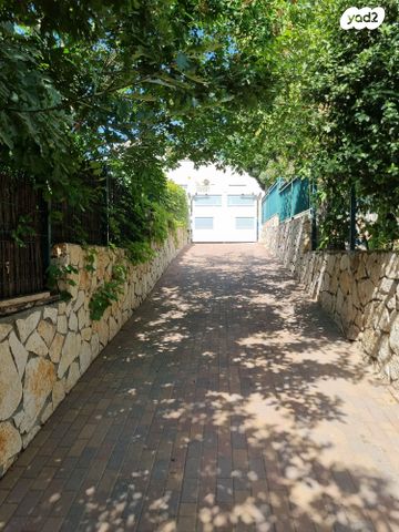 דו משפחתי, קרית טבעון