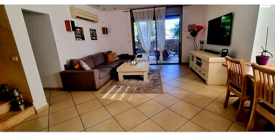 דו משפחתי, נאות הראשונים, מזכרת בתיה