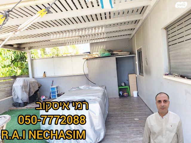 דו משפחתי, אסתר המלכה, עפולה