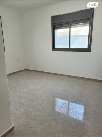 דירה, ההגנה, ג' / מרכז מזרח העיר, רחובות