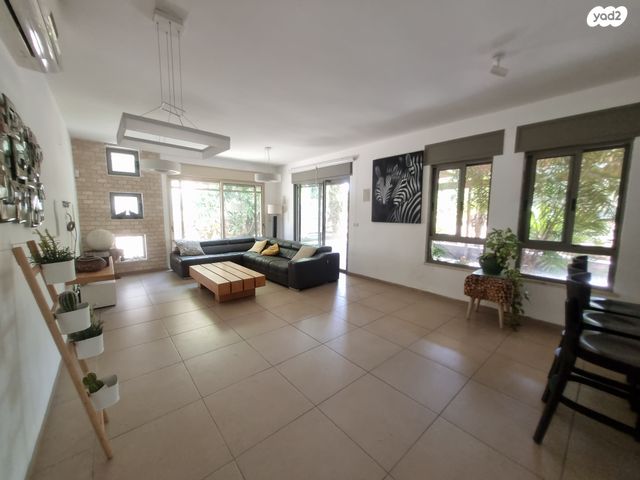 דו משפחתי, קרית טבעון