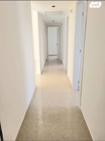 דירה, ההגנה, ג' / מרכז מזרח העיר, רחובות