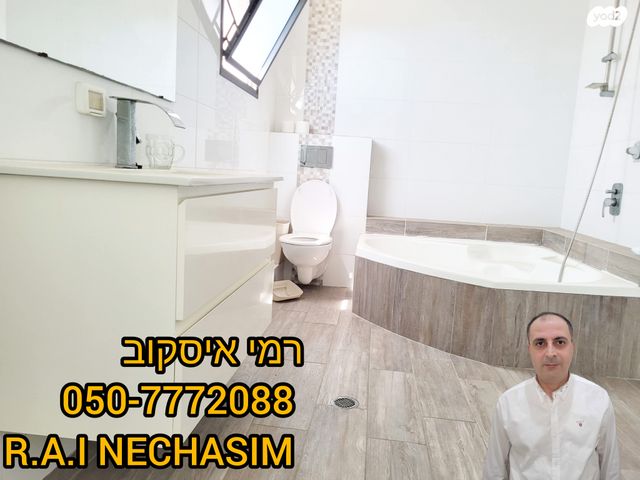 דו משפחתי, אסתר המלכה, עפולה