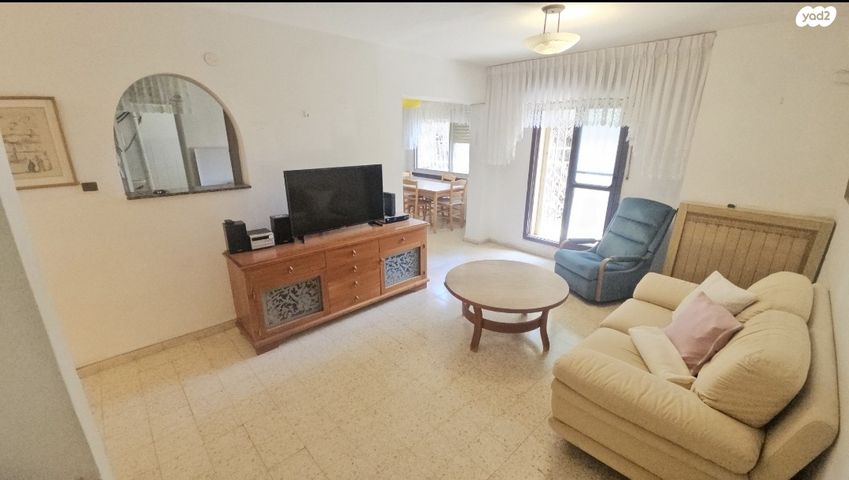 אהרון אשכולי 